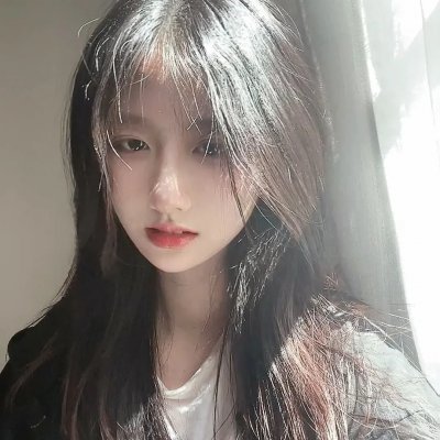 爆料专区 - 某女星被曝前往韩国整容，前后对比惊人